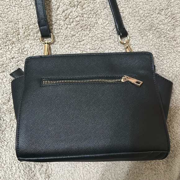 Handbags - Black crossbody